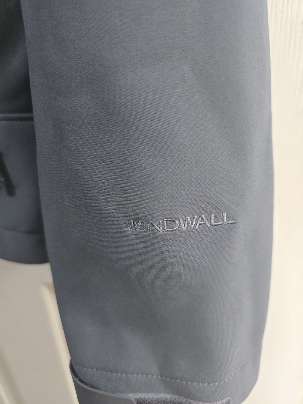 The North Face Men's Charcoal Gray Softshell Performance Jacket - Picture 4 of 5
